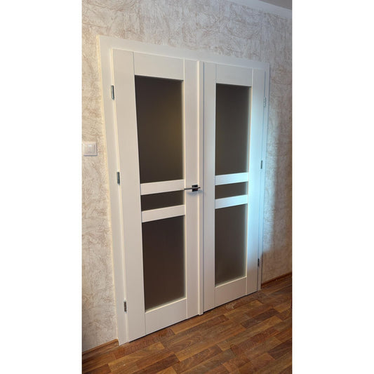 Durvis "FORSYCIJA 1" balts matēts, ar hromētu furnitūru